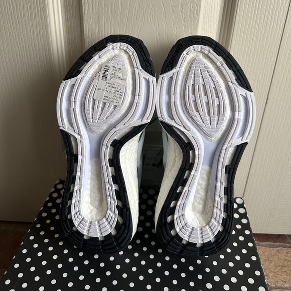 ADIDAS BY STELLA MCCARTNEY ULTRABOOST 22 SHOES - Picture 9 of 11